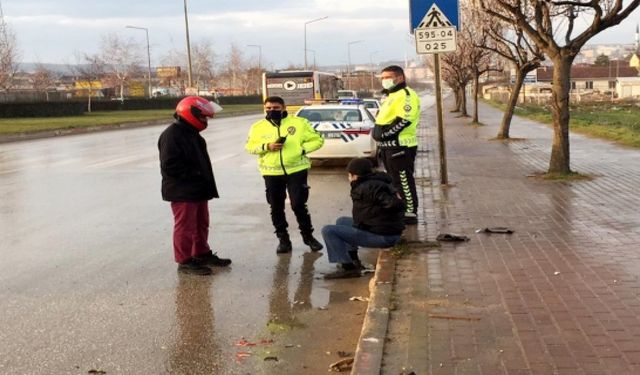 İnegöl'de Minibüs Motosiklete Çarptı: 1 Yaralı