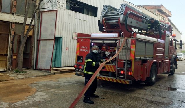 İnegöl'de Mobilya Üretim Atölyesinde Yangın Çıktı