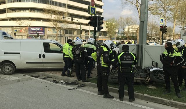 Bursa'da Kaza! Motosikletli Trafik Polisi Yaralandı