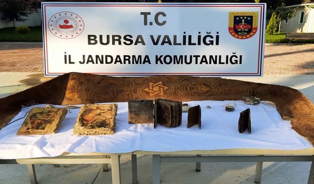 Bursa'da Tarihi Eser Kaçakçılığı! Tevrat Ve Çeşitli Objeler Ele Geçirildi