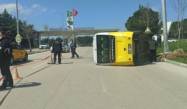 Bursa'da Kaza! Minibüsün Devrilmesi Sonucu 5 Kişi Yaralandı