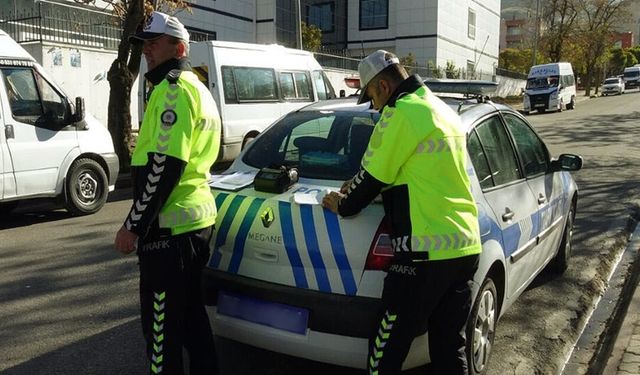 Bursa'da Motosikletinin Plakasını Maskeyle Kapatan Kişiye Ceza