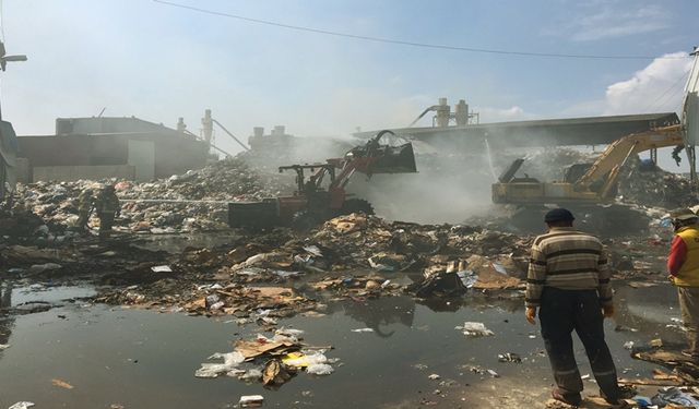 Bursa'da Geri Dönüşüm Tesisinde Yangın Çıktı