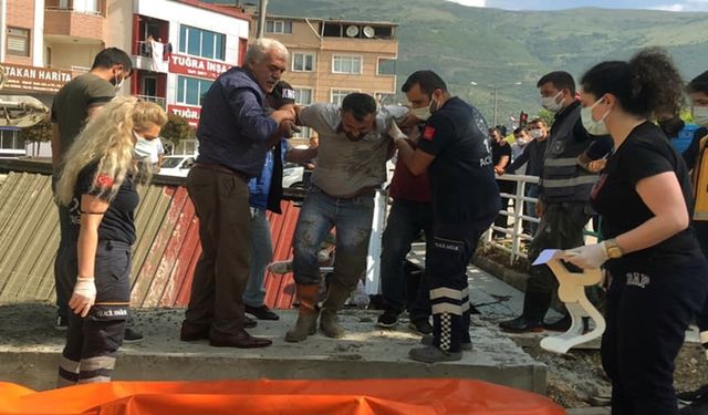 Bursa'da Anıt İnşaatı Çöktü! 3 İşçi Yaralandı