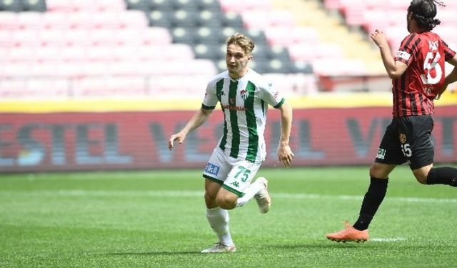 Bursaspor'un 18 Yaşındaki Genç Futbolcusu Eren Güler Durdurulamıyor!