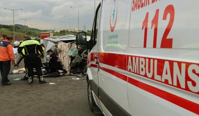Bursa'da Kaza! Otomobil TIR'la Çarpıştı: 1 Ölü 2 Yaralı