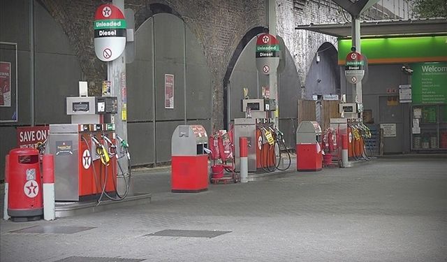 İngiltere'de petrol gaz gıda ve enerji krizi sektörleri durma noktasına getirdi