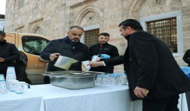 Bursa'da Güven Tazeleyen Alinur Aktaş Ulu Cami'de Şükür Namazı Kıldı