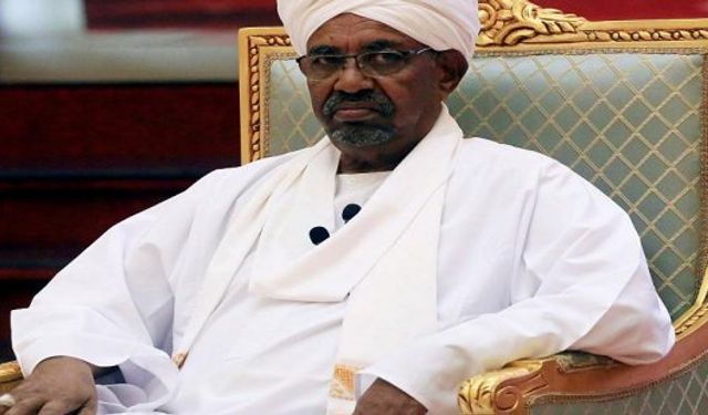 Sudan'ın Devrik Lideri Ömer El Beşir Cezaevine Nakledildi