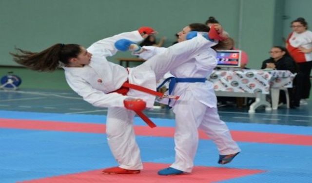 İllerarası Karate Turnuvası'na Ev Sahipliği Yapan Bursa Turnuvaya Damga Vurdu