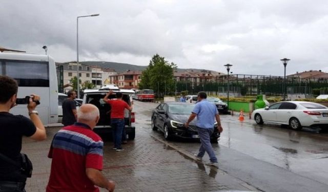 Bursa'da İzinsiz Gösteriye Polis Müdahale Etti