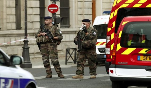 Paris'te Meydana Gelen Saldırı Neticesinde 4 Polis Yaşamını Yitirdi