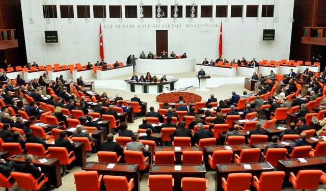 Fırat'ın Doğusuna Yönelik Operasyon Öncesi Meclis'te Tezkere Mesaisi