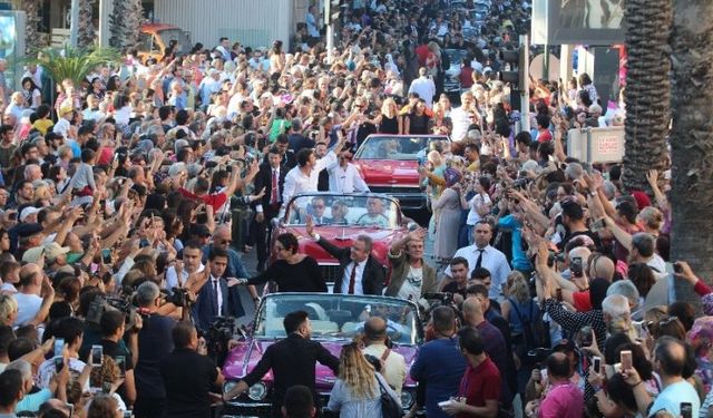 Yeşilçam, Altın Portakal Kortejinde Antalyalılarla Buluştu