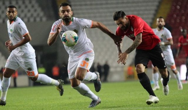 Süper Lig: Gaziantep Fk: 0 - Alanyaspor: 1 (İlk Yarı)