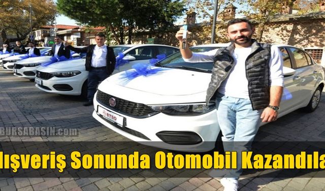 Bursa'da Takım Elbise Alan Vatandaş Otomobil Kazandı