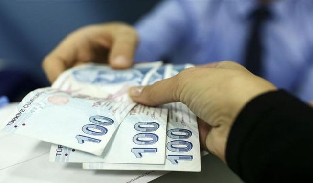 Müşterinin Nakit Ödemesi Yerine Kendi Kredi Kartını Kullanan Kasiyer Kovuldu