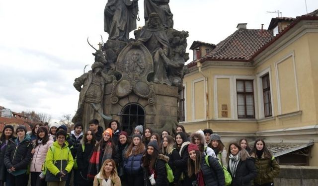 Bursalı Öğrenciler Prag Ve Viyana'yı Fethetti