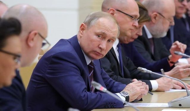 Putin: Rusya halkının anayasa değişikliklerini destekleyeceğinden eminim