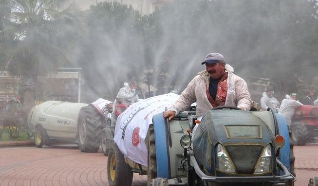 Bursa'da köylüler bütün ilçeyi traktörleriyle dezenfekte etti!