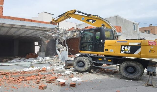 Yıldırım'da 9 kaçak yapı yıkıldı