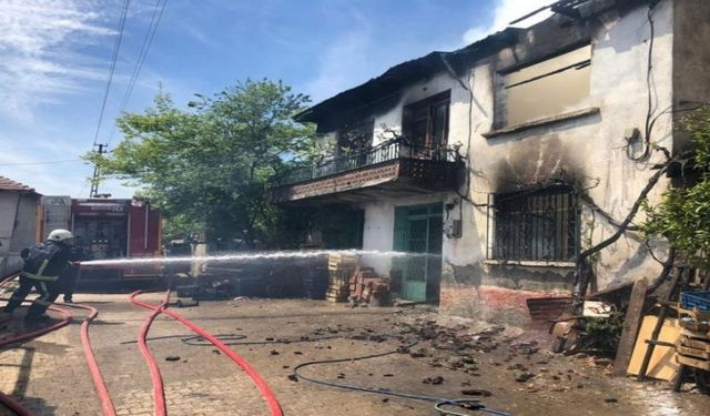 Orhangazi'de yangın! iki katlı ev yandı
