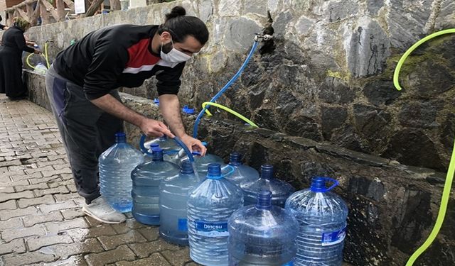 Bursa'da sokağa çıkma yasağı öncesi kilometrelerce su kuyruğu