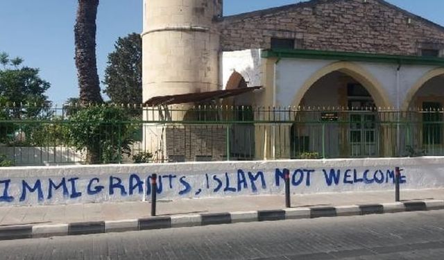 Güney Kıbrıs'ta Bir Camiye Çirkin Saldırı!