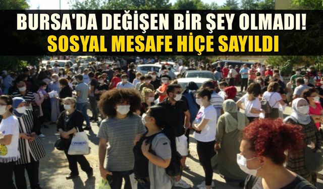 Bursa'da YKS'de sosyal mesafe yine hiçe sayıldı!