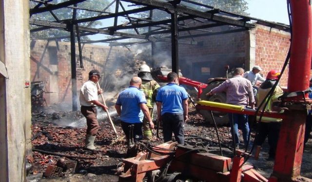 Bursa'da Yangın! samanlık alevlere teslim oldu