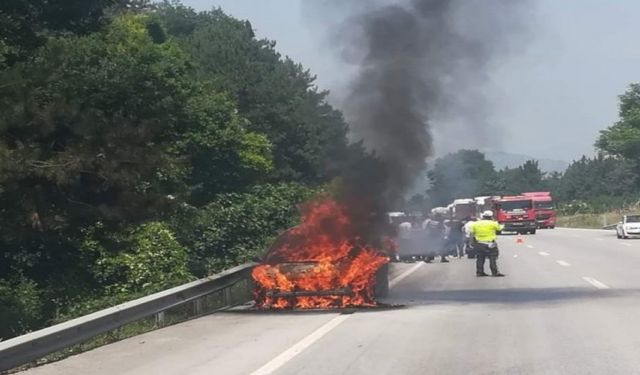 Bursa İnegöl'e Seyir Halindeki Araç Birden Bire Alev Aldı!