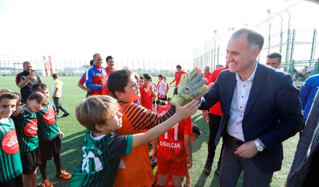 İnegöl Futbol Şölenine Ev Sahipliği Yaptı