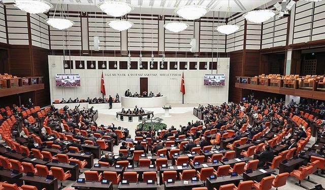 Yeni tezkere Meclis'te: Türk askerin görev süresi uzatılıyor