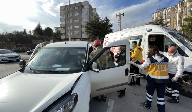 Bursa'da Kaza Yapan Araç Sürücüleri Yakalandı