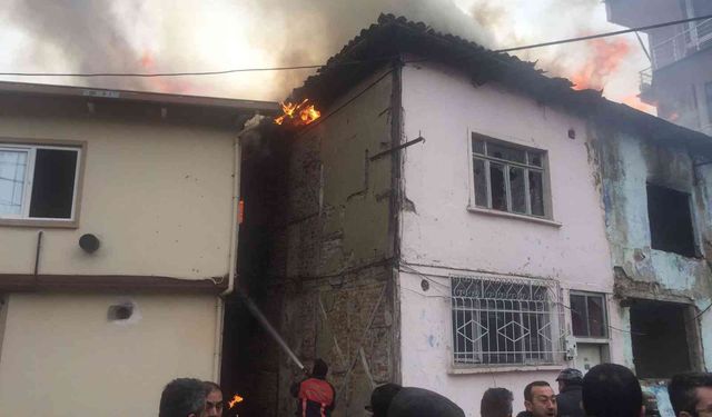 Bursa'da Metruk Binada Çıkan yangın Korku Dolu Anlar Yaşattı