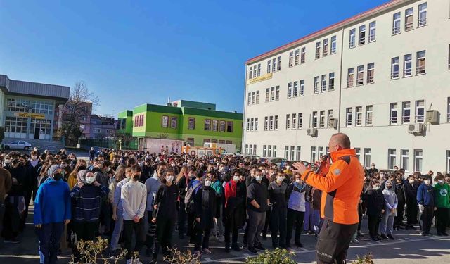 YIldırım Belediyesi Okullarda Afet Eğitimi Verdi