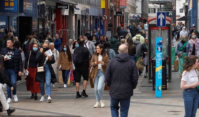 İrlanda'da Kovid-19 yasakların çoğu kaldırıldı