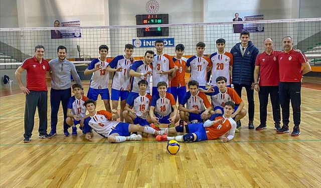 İnegöl Belediyespor Yıldız Voleybol Takımı Adını Türkiye Finallerine Yazdırdı