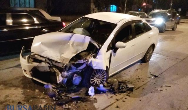 Bursa'da ticari araç ile otomobil çarpıştı: 6 yaralandı