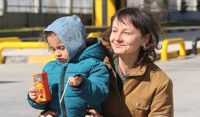 Türk vatandaşları Türkiye'ye gelmeye başladı