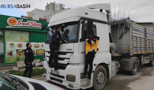 Bursa'da park halindeki tırdaki battaniyeler panik yarattı