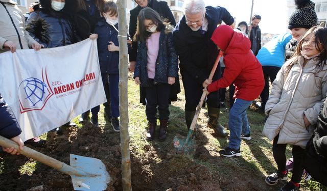 Nilüfer Belediye Başkanı Öğrenciler İle Fidan Dikti