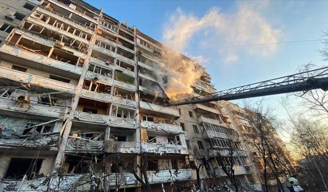 Rusya'nın saldırılarında Kiev'de apartmanlar vuruldu