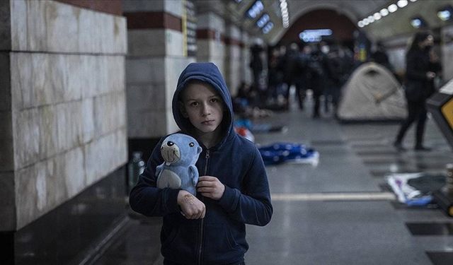 Rusya saldırıları Kievliler Metro istasyonlarına sığındı