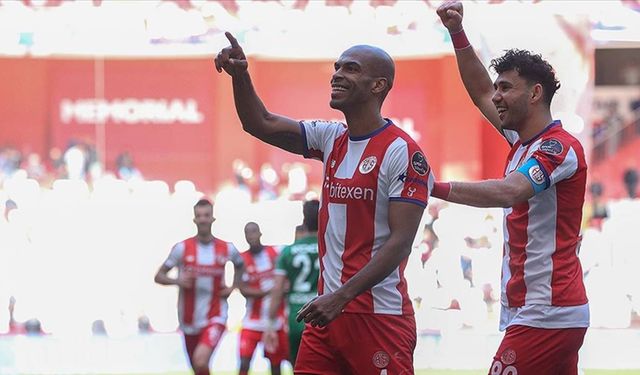 Üç haftadır puan kaybetmeyen Antalyaspor...