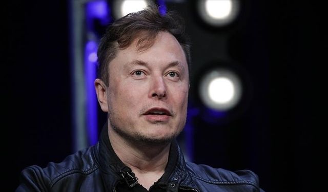 Elon Musk Twitter'ı almak için masaya oturdu