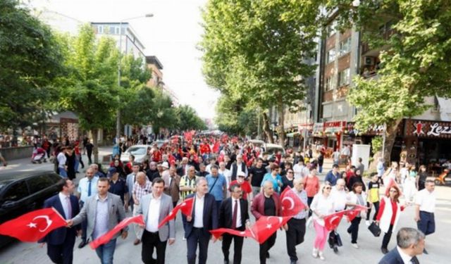 Bursa İnegöl'de 19 Mayıs 'Gençlik Yürüyüşü' ile başladı