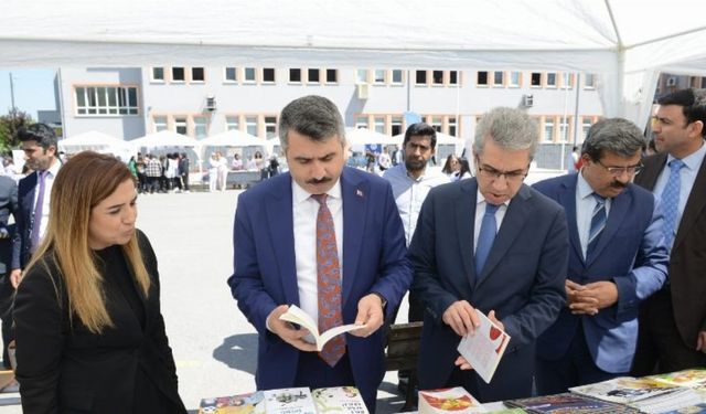 Bursa'da okul bünyesinde Kitap Şenliği