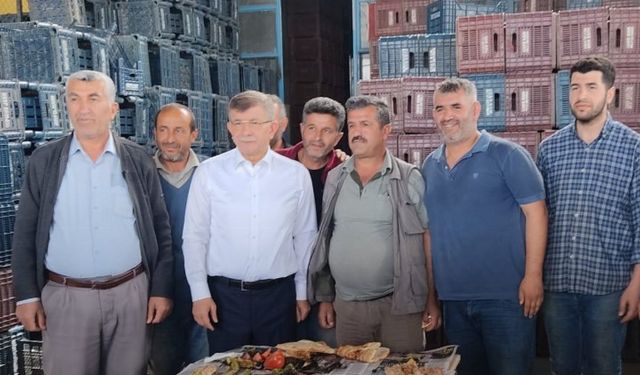 Davutoğlu Adıyaman’da güne esnaf kahvaltısı ile başladı