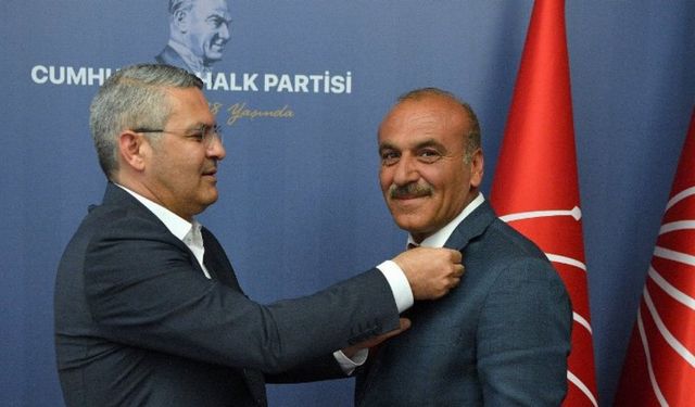 Diyarbakır Silvan'da AK Parti İlçe Başkanı CHP'ye geçti